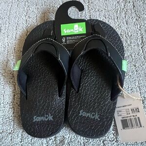 Sanuk Black Flip Flops size 11/12 toddler boys indoor